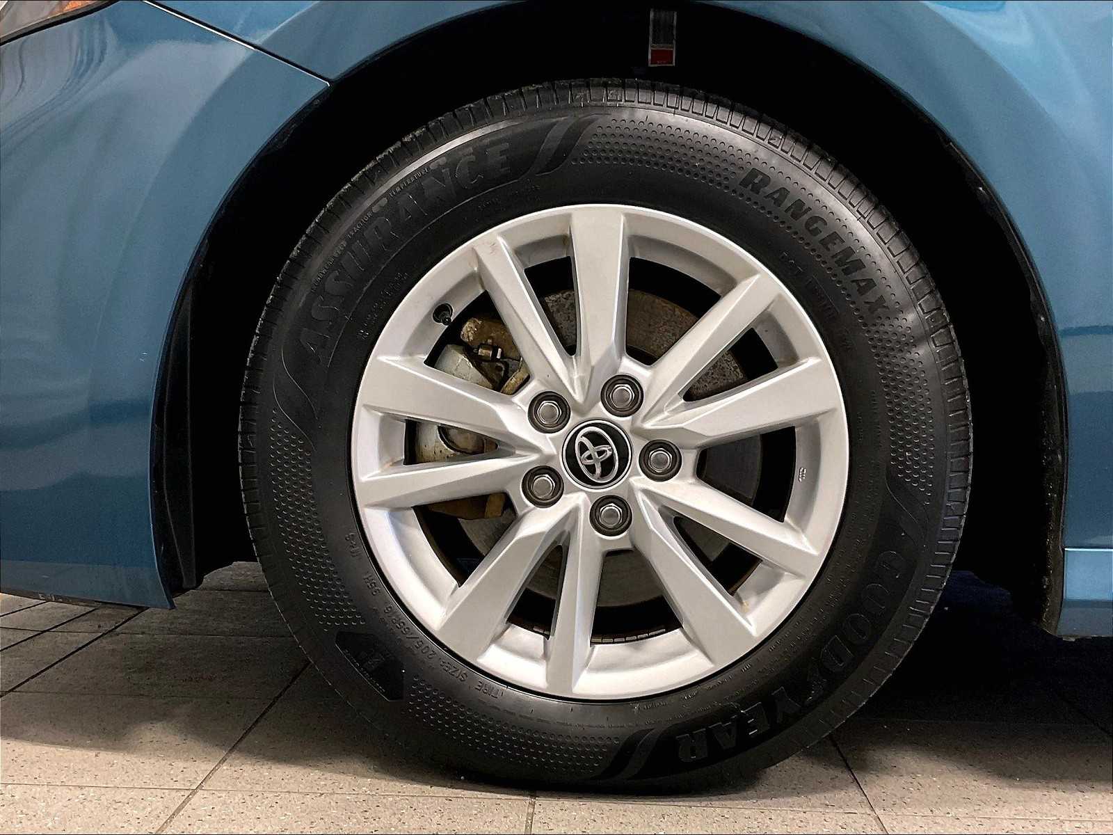 2025 Toyota Camry LE - Photo 7