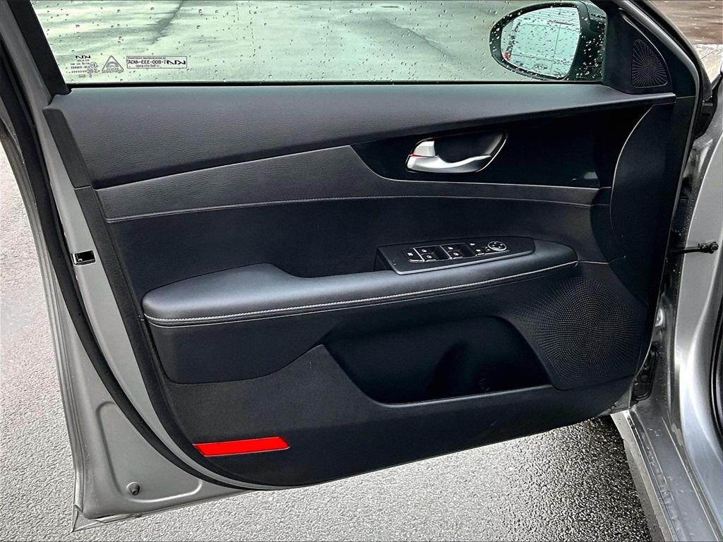 2023 Kia Forte GT-Line - Photo 9