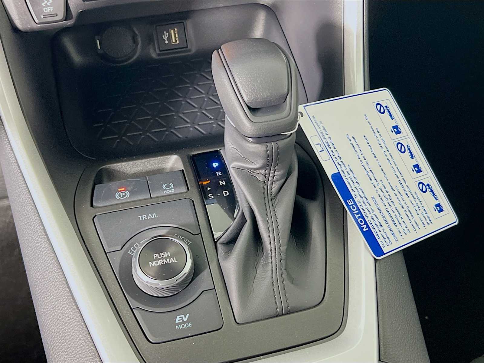 2025 Toyota RAV4 Hybrid LE - Photo 11