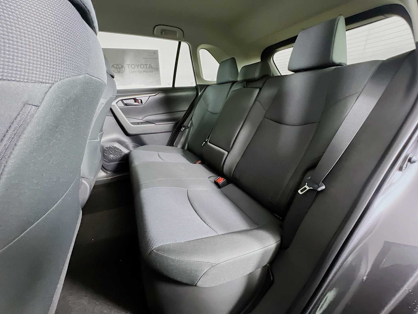 2025 Toyota RAV4 Hybrid LE - Photo 13