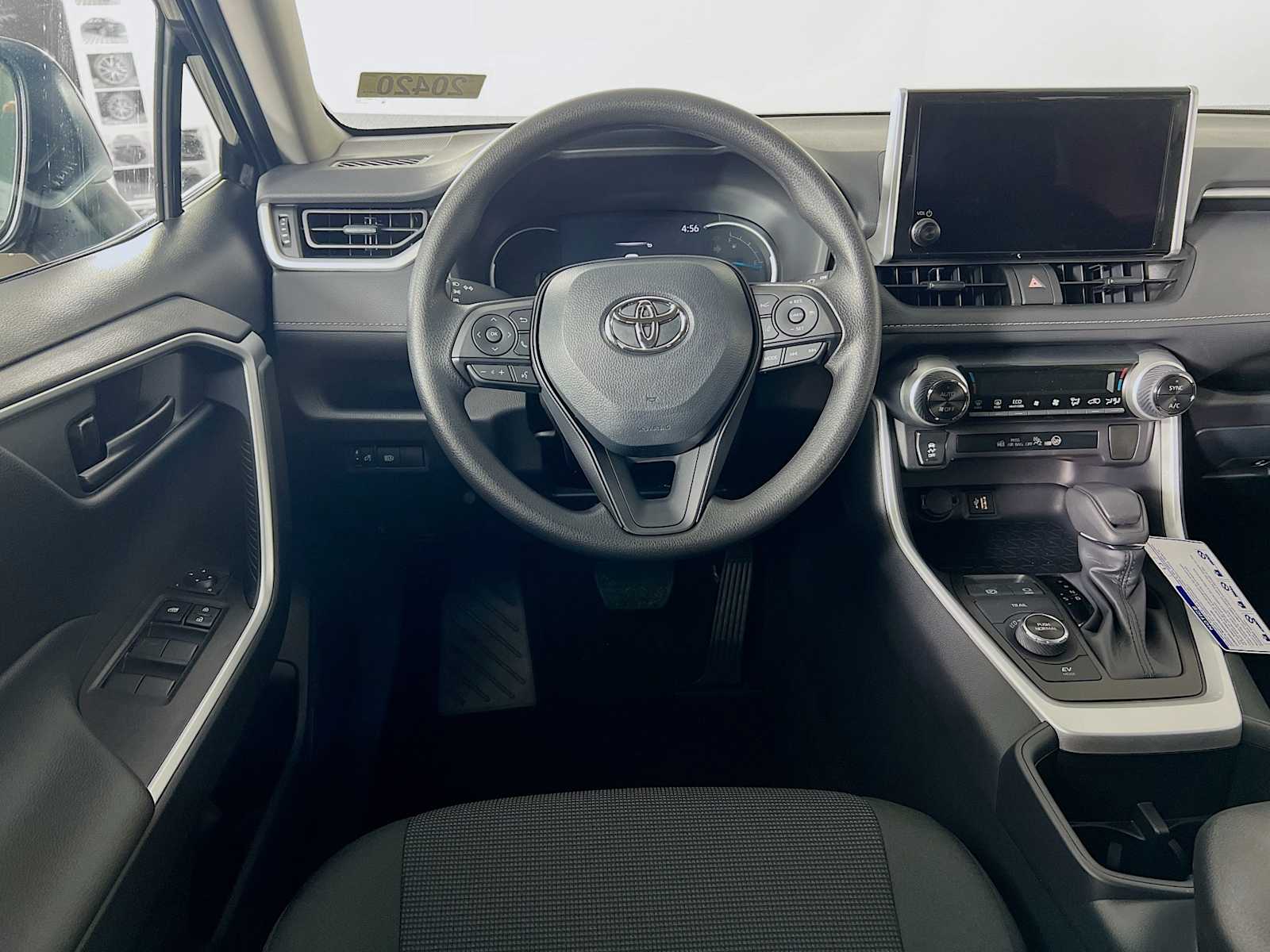 2025 Toyota RAV4 Hybrid LE - Photo 15