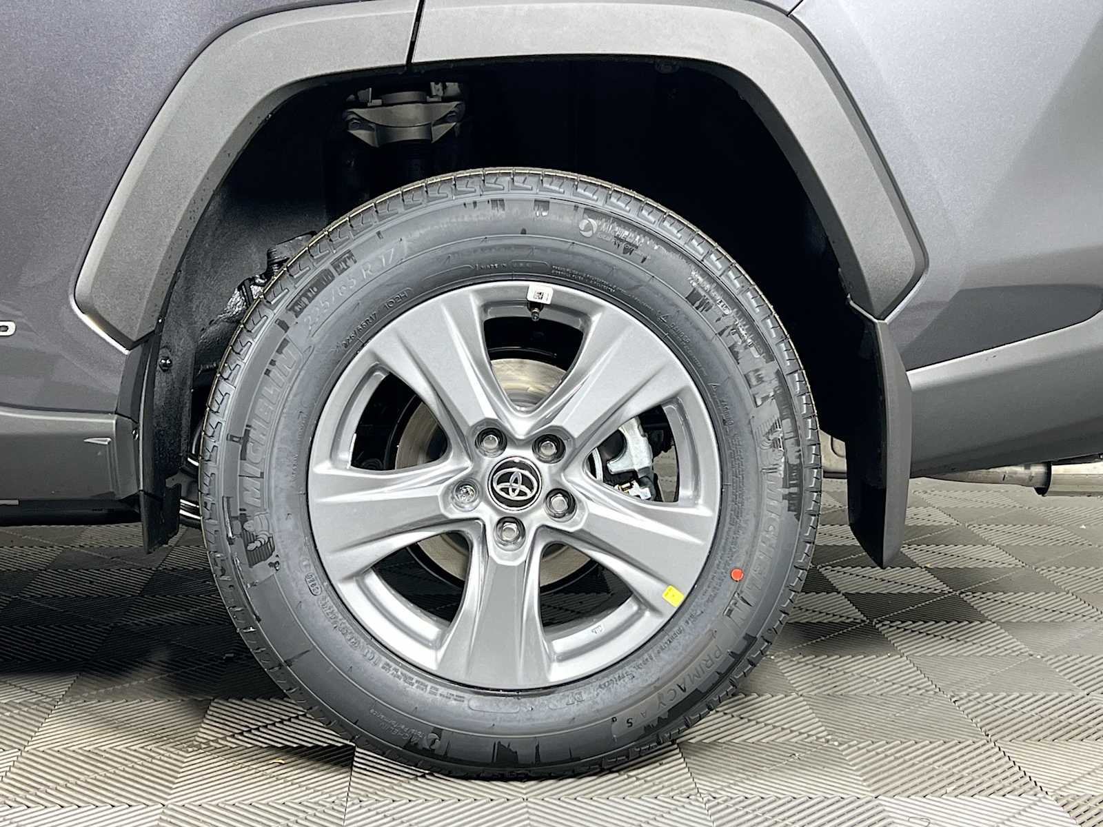 2025 Toyota RAV4 Hybrid LE - Photo 19