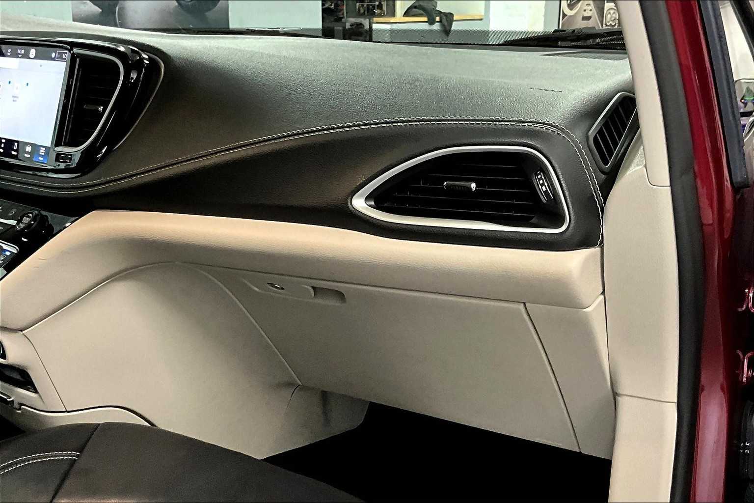 2022 Chrysler Pacifica Touring L - Photo 13