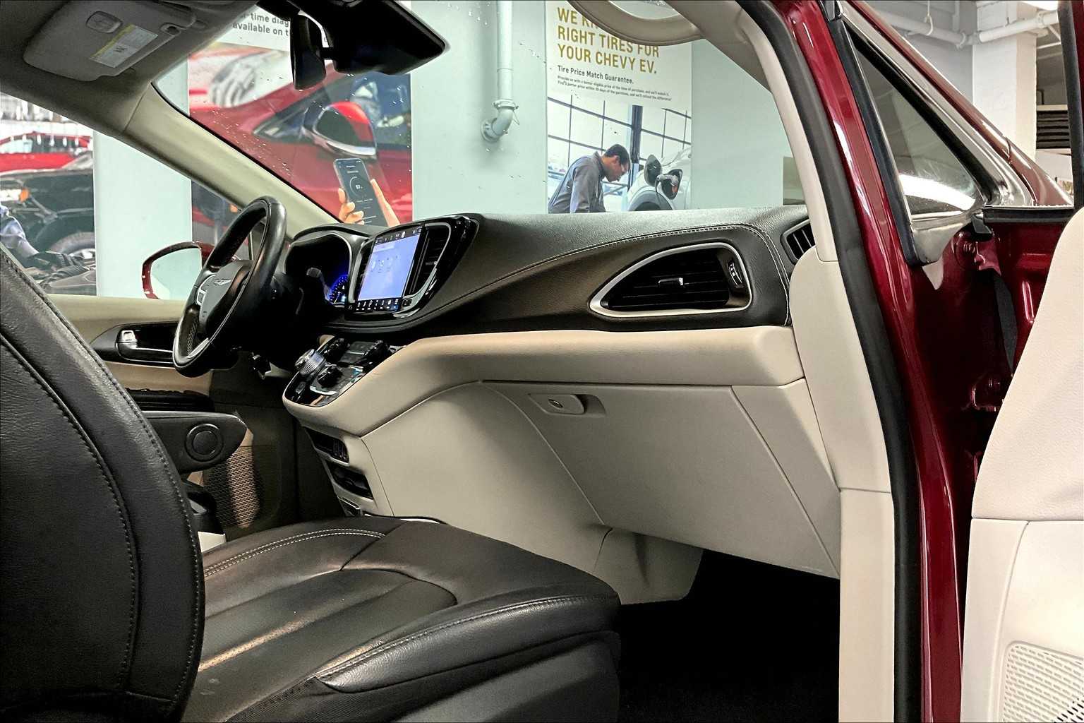 2022 Chrysler Pacifica Touring L - Photo 14