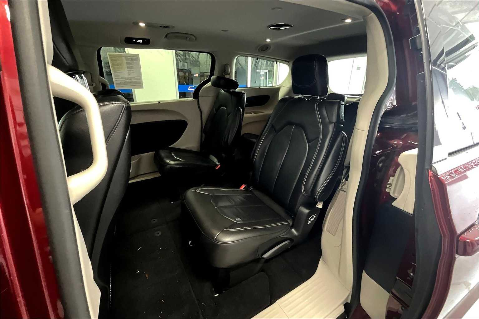 2022 Chrysler Pacifica Touring L - Photo 15