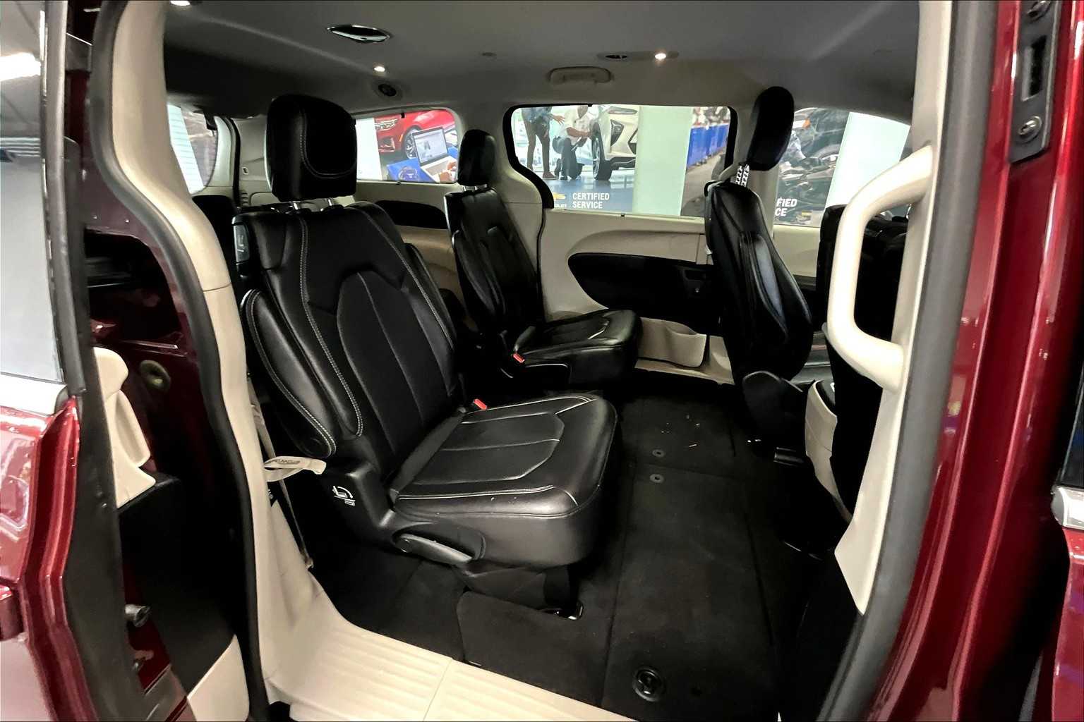 2022 Chrysler Pacifica Touring L - Photo 16