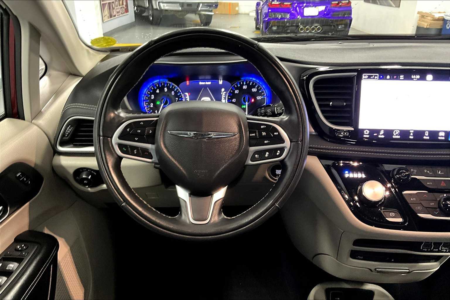2022 Chrysler Pacifica Touring L - Photo 18
