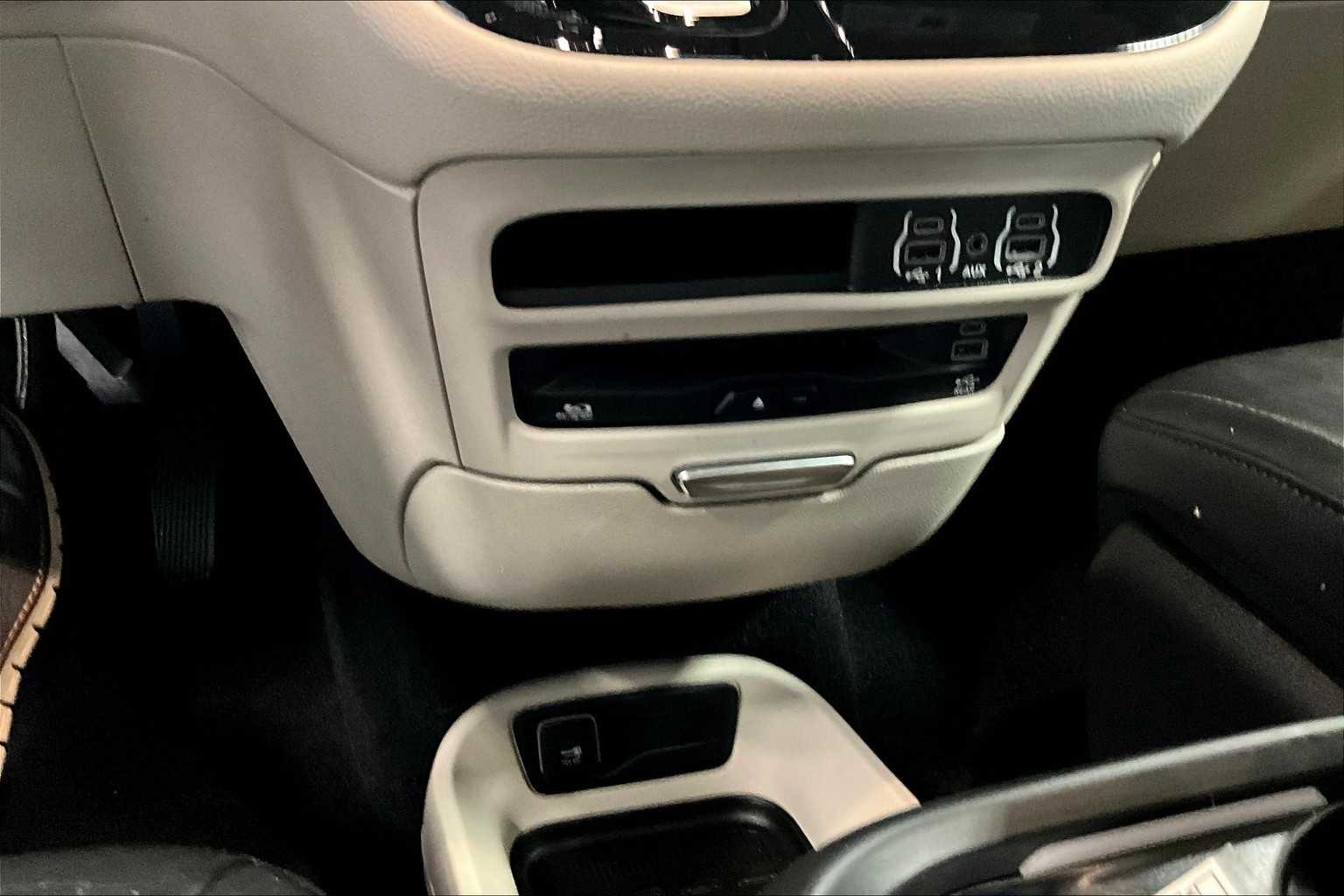 2022 Chrysler Pacifica Touring L - Photo 26