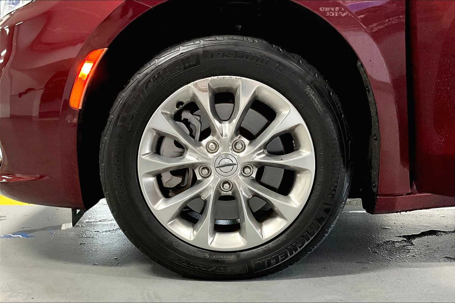 2022 Chrysler Pacifica Touring L - Photo 7