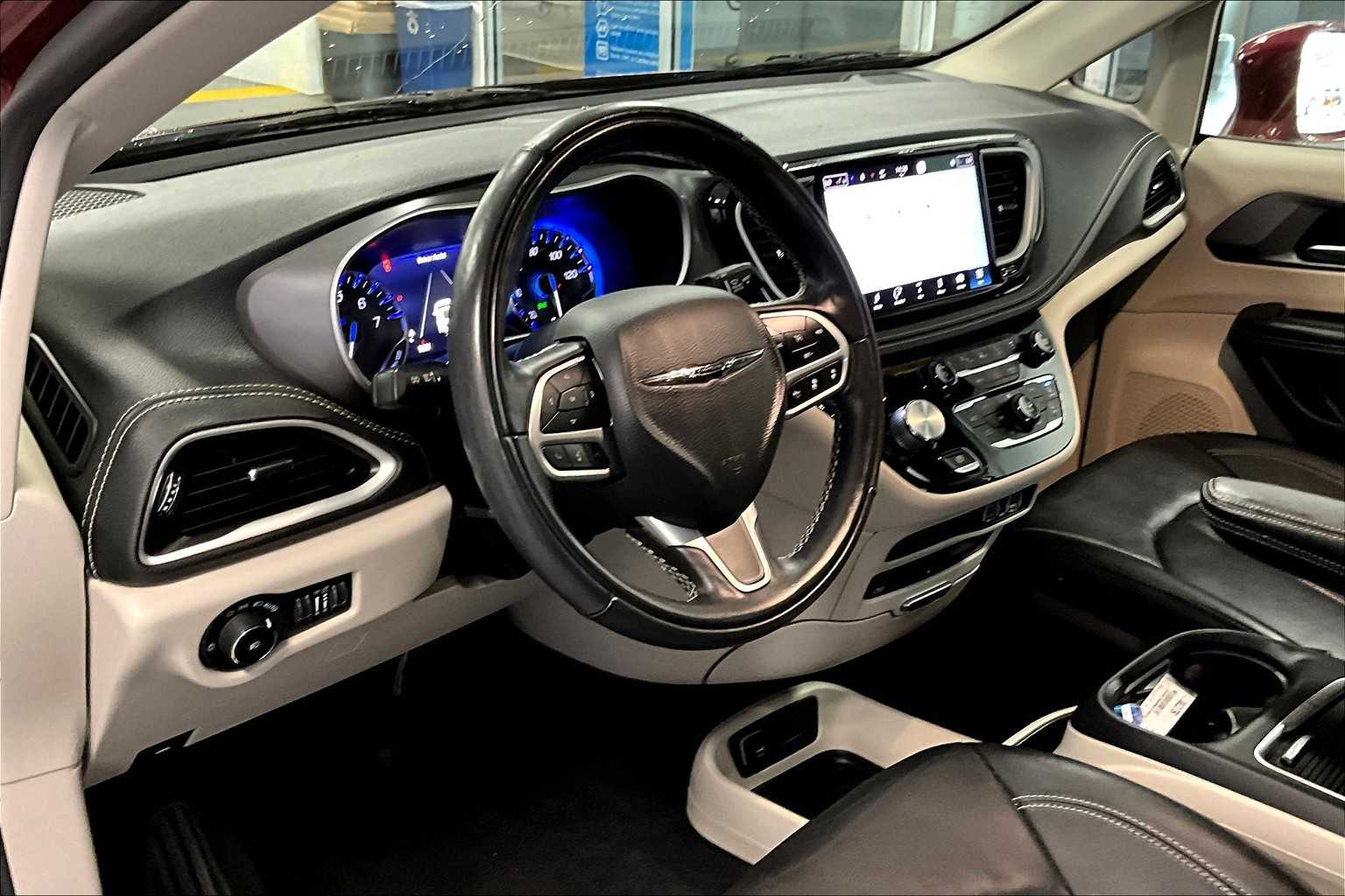 2022 Chrysler Pacifica Touring L - Photo 8