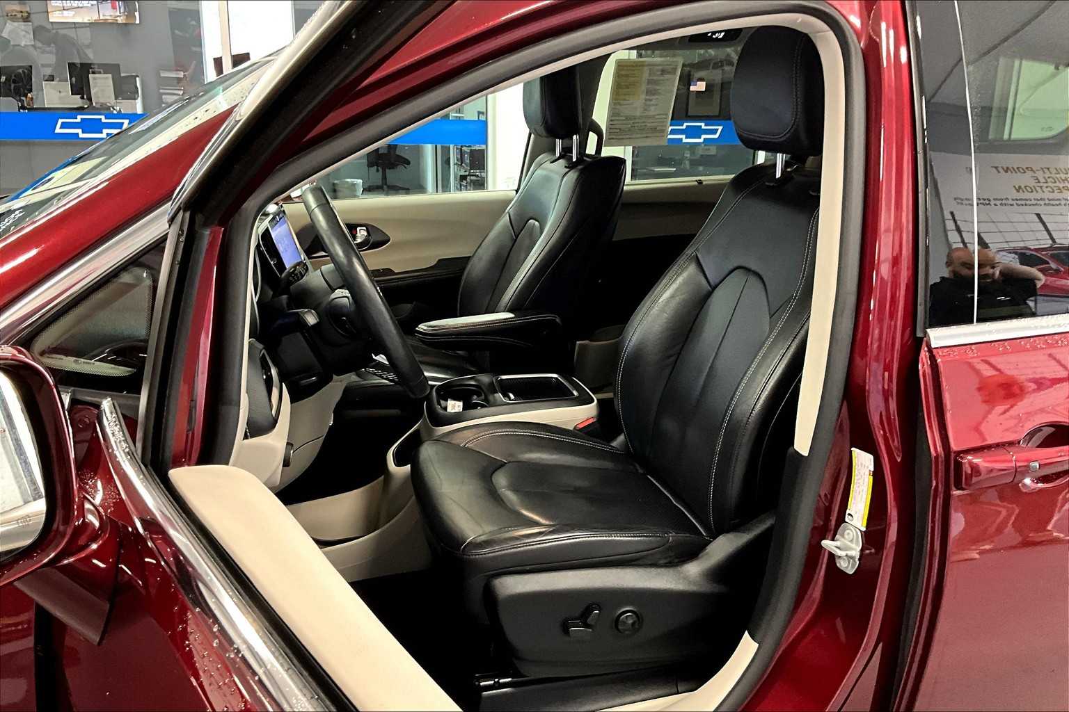 2022 Chrysler Pacifica Touring L - Photo 10