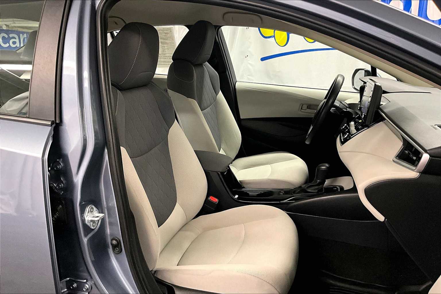2022 Toyota Corolla LE - Photo 11