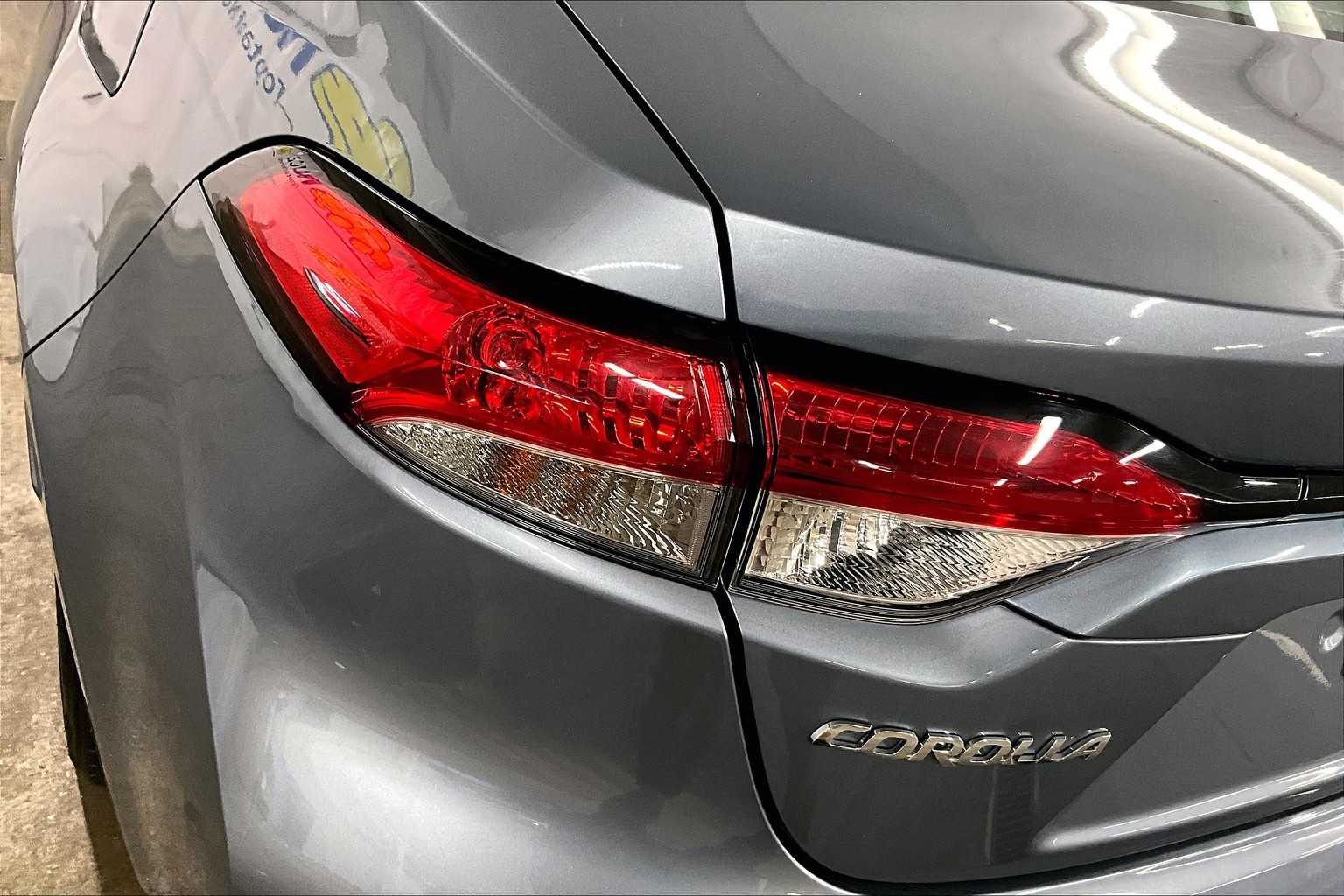 2022 Toyota Corolla LE - Photo 31