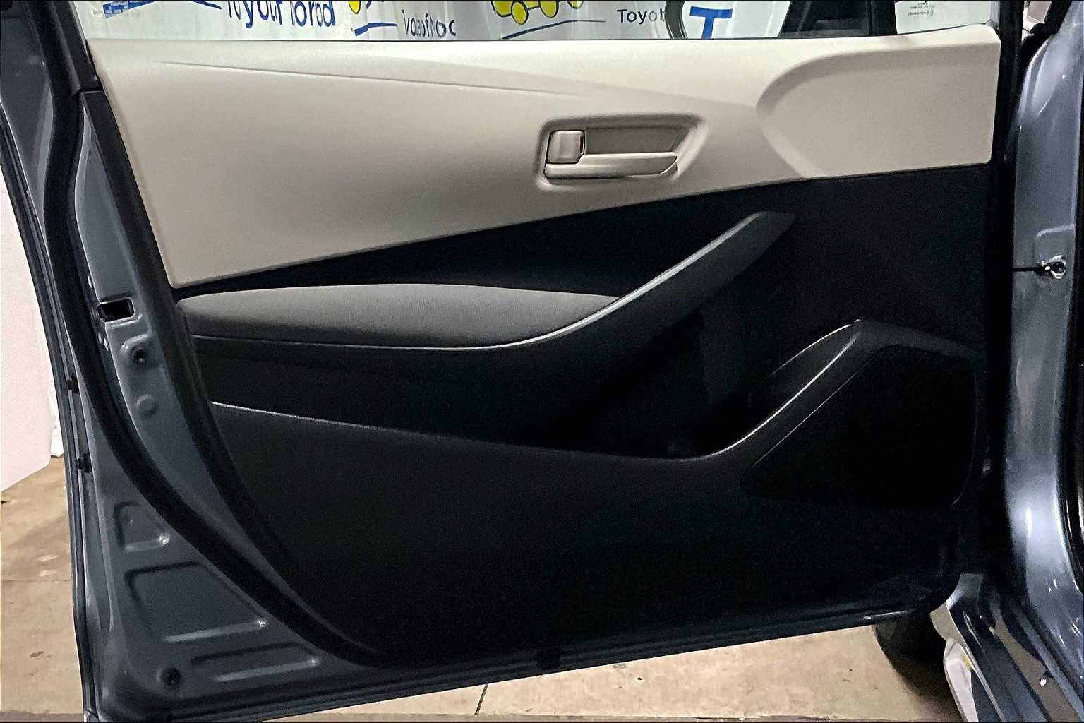 2022 Toyota Corolla LE - Photo 9