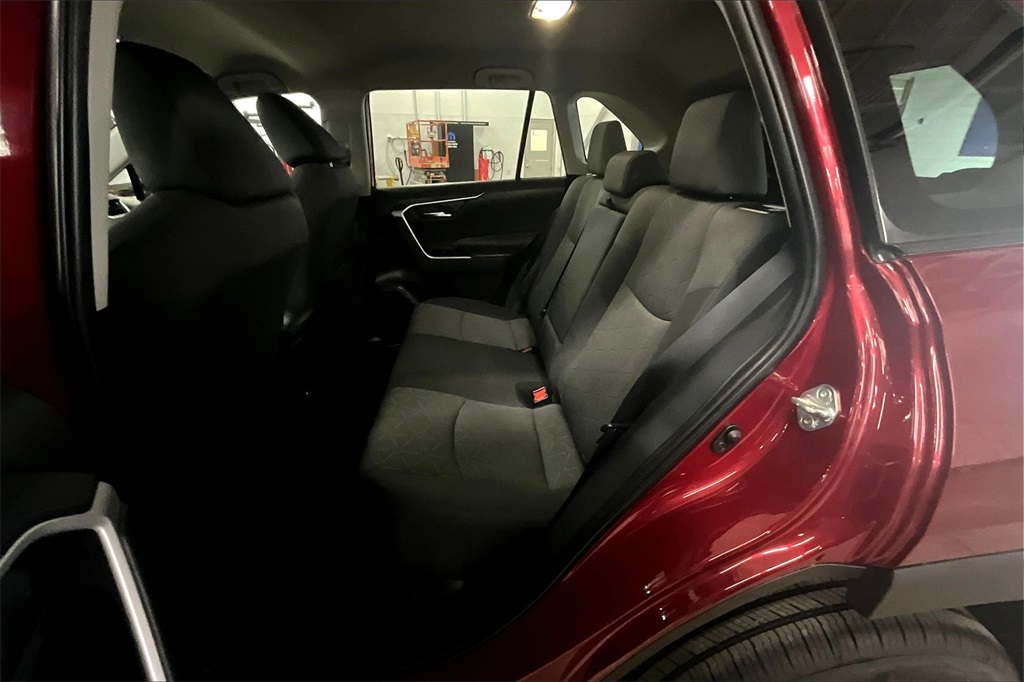 2022 Toyota RAV4 XLE - Photo 15