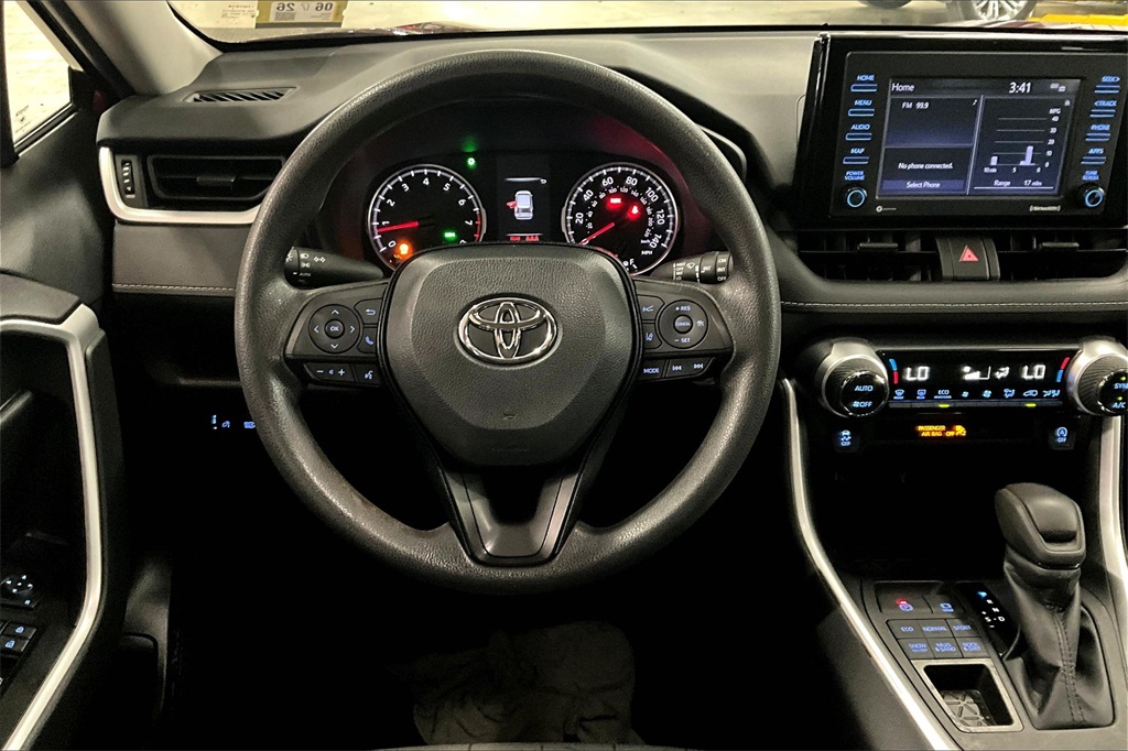 2022 Toyota RAV4 XLE - Photo 17