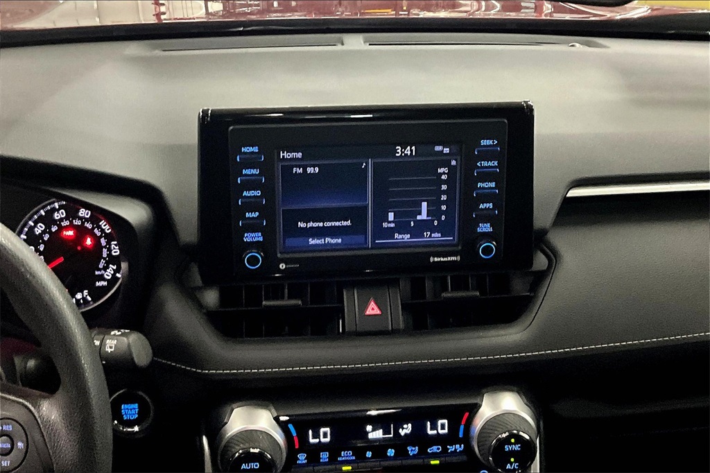 2022 Toyota RAV4 XLE - Photo 18