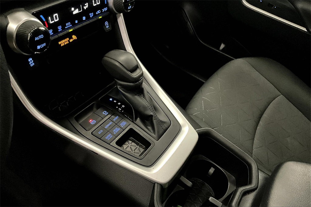 2022 Toyota RAV4 XLE - Photo 20