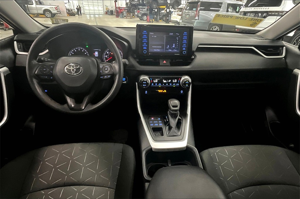 2022 Toyota RAV4 XLE - Photo 21