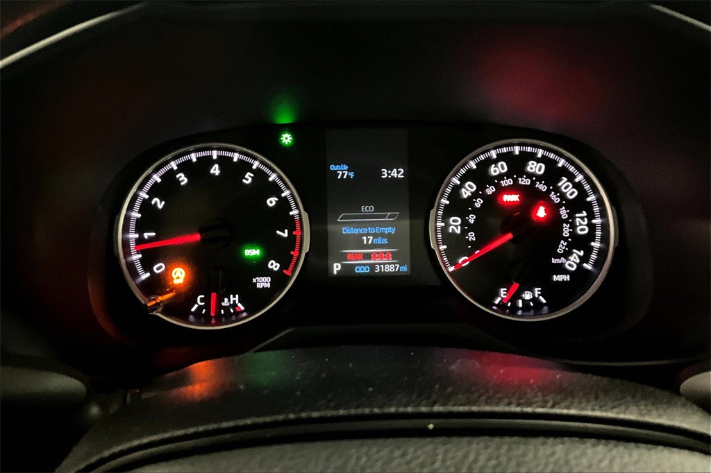 2022 Toyota RAV4 XLE - Photo 25