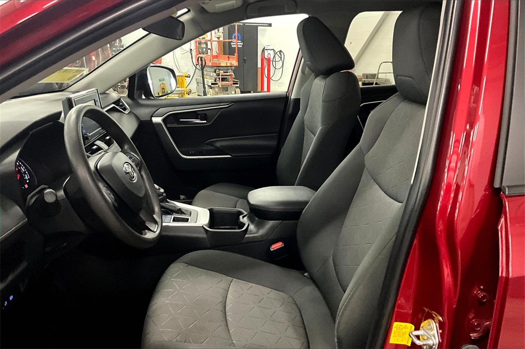 2022 Toyota RAV4 XLE - Photo 10