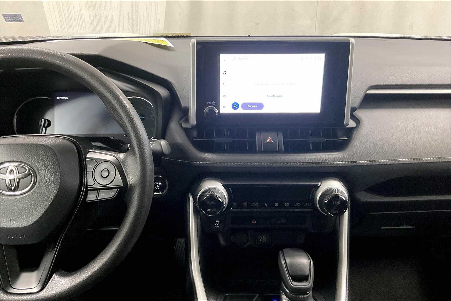 2024 Toyota RAV4 Hybrid XLE - Photo 18