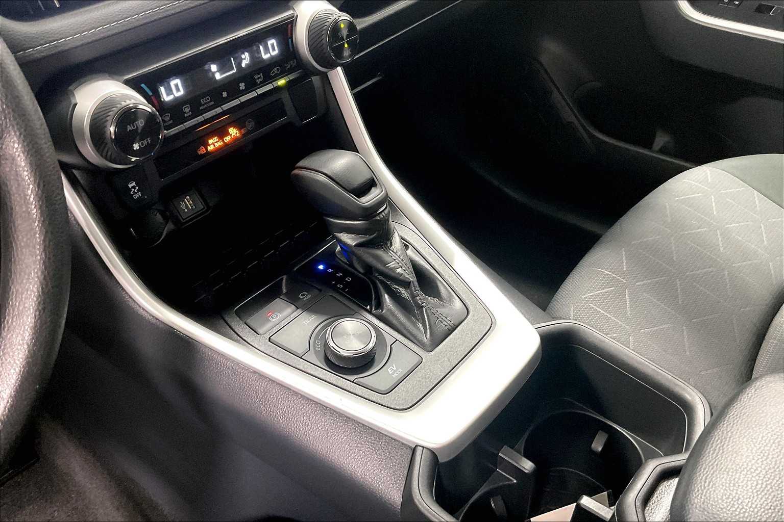 2024 Toyota RAV4 Hybrid XLE - Photo 20