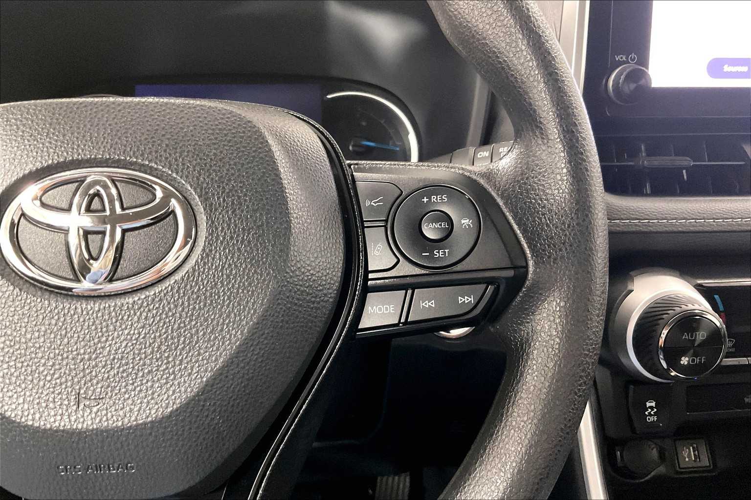 2024 Toyota RAV4 Hybrid XLE - Photo 23