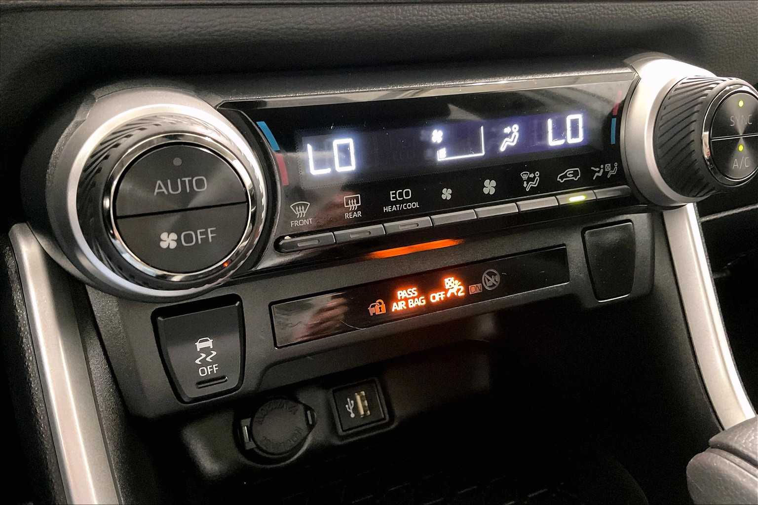 2024 Toyota RAV4 Hybrid XLE - Photo 25
