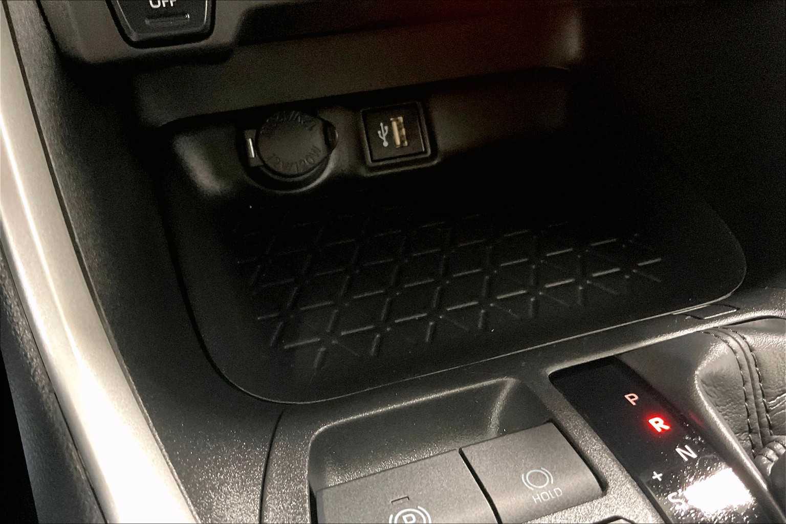 2024 Toyota RAV4 Hybrid XLE - Photo 26