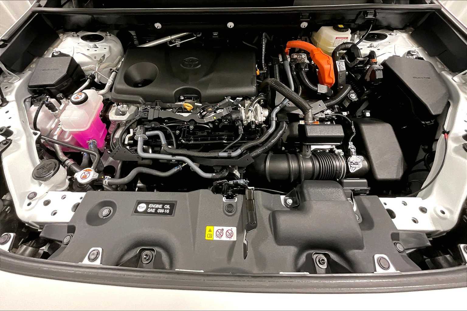 2024 Toyota RAV4 Hybrid XLE - Photo 28