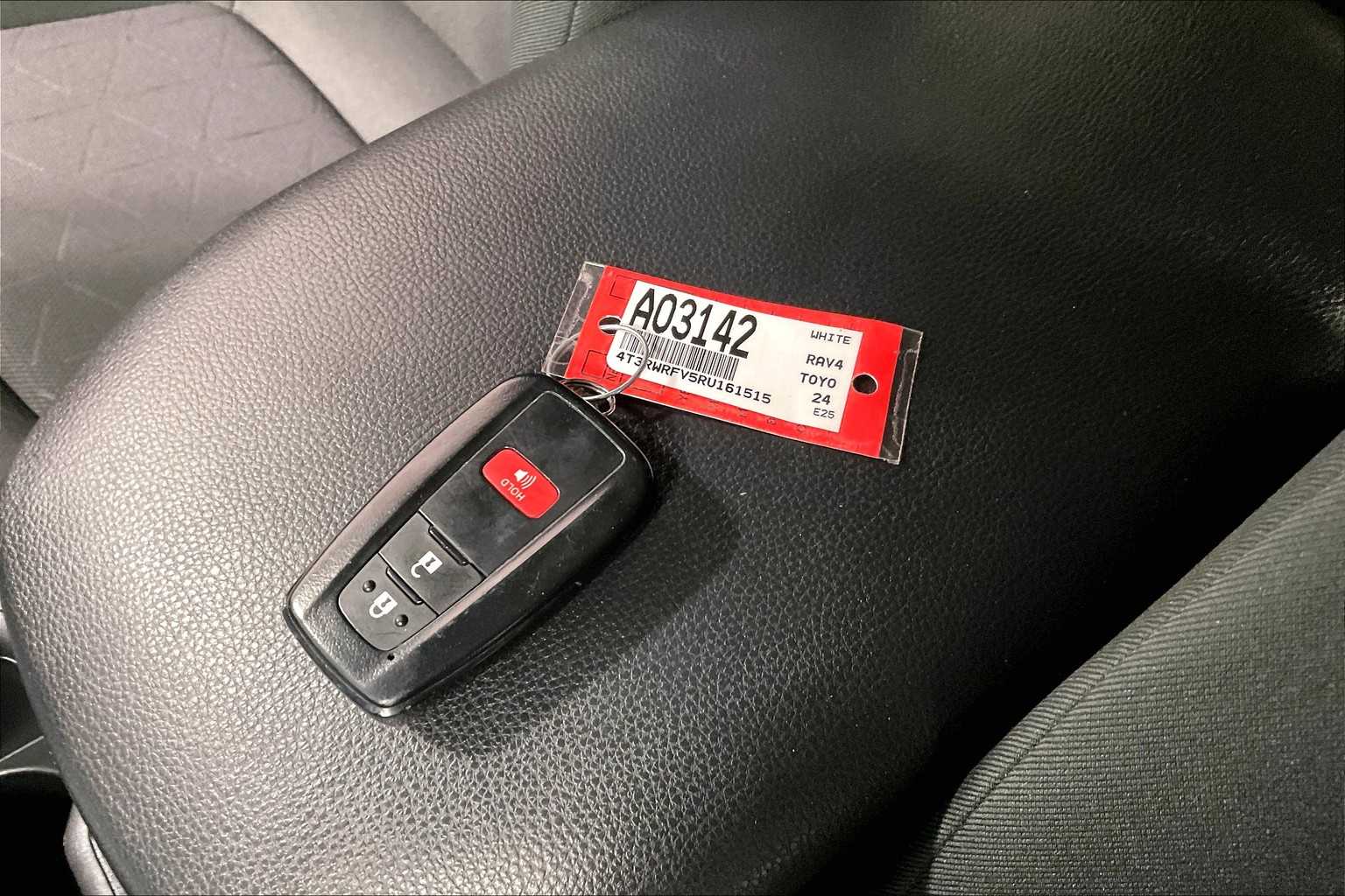 2024 Toyota RAV4 Hybrid XLE - Photo 29