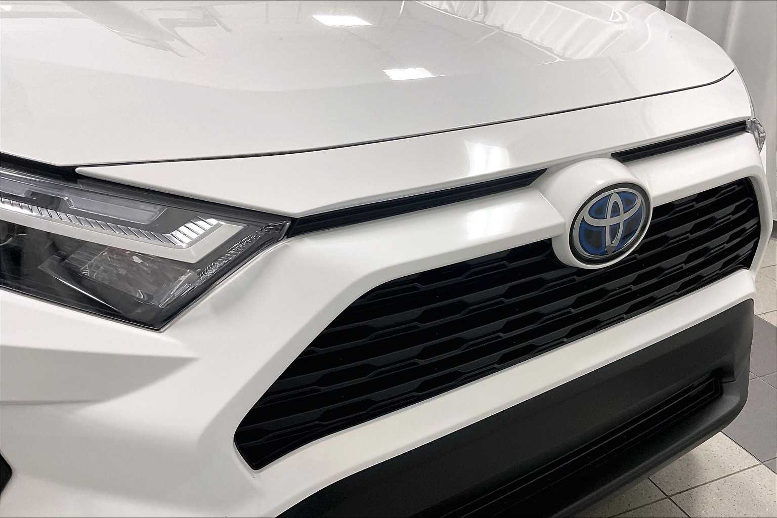 2024 Toyota RAV4 Hybrid XLE - Photo 30