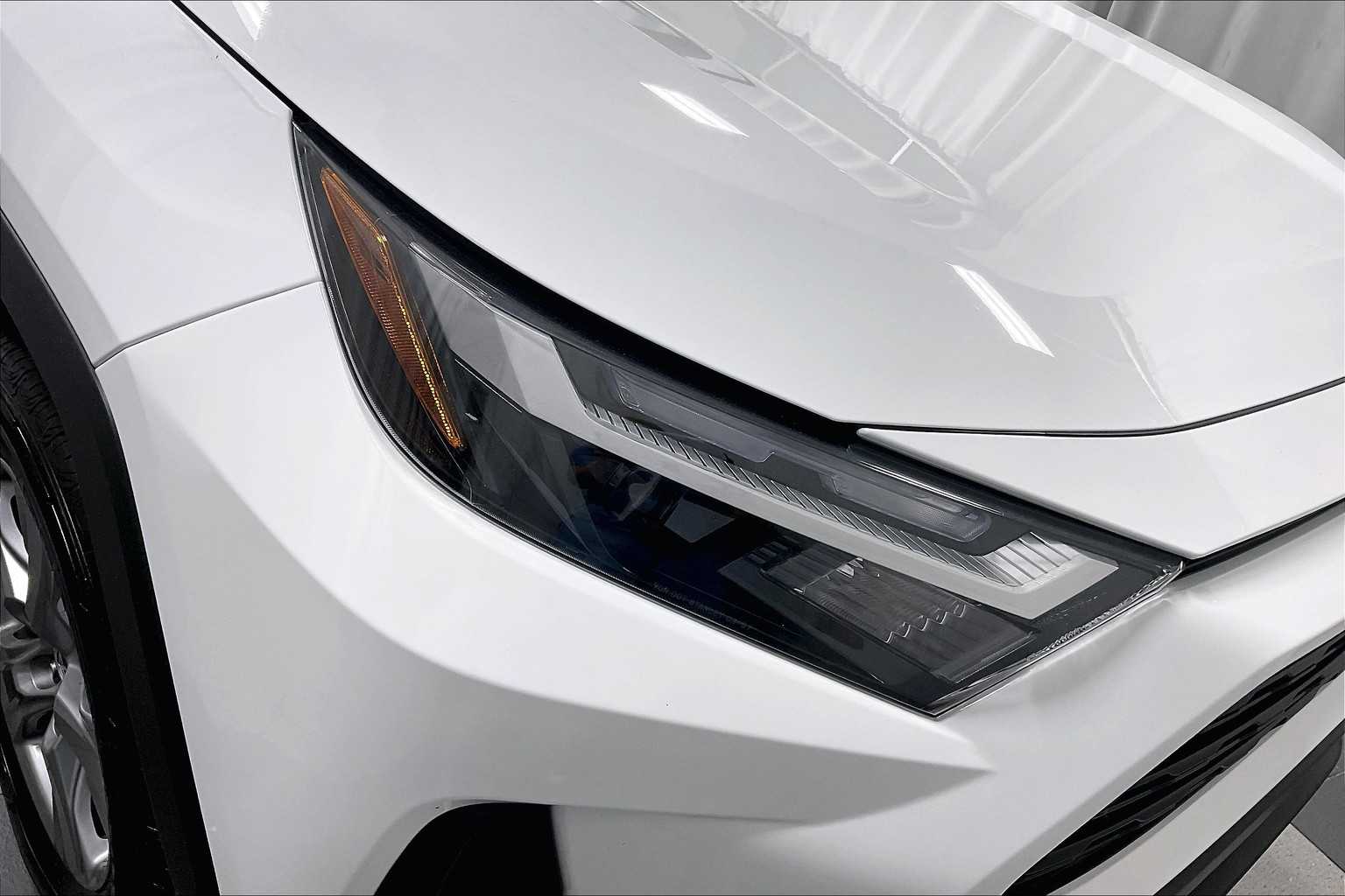 2024 Toyota RAV4 Hybrid XLE - Photo 31