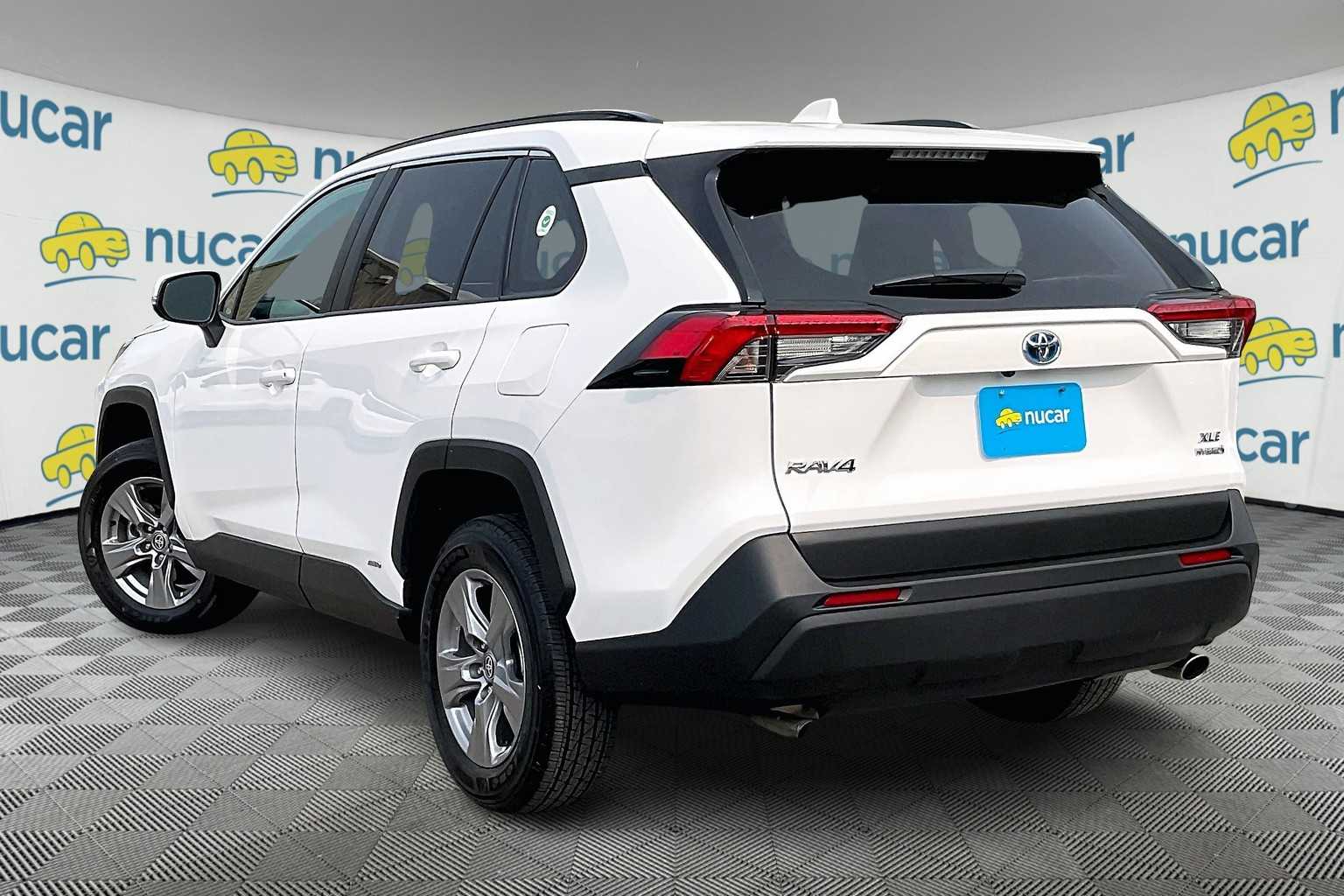 2024 Toyota RAV4 Hybrid XLE - Photo 4