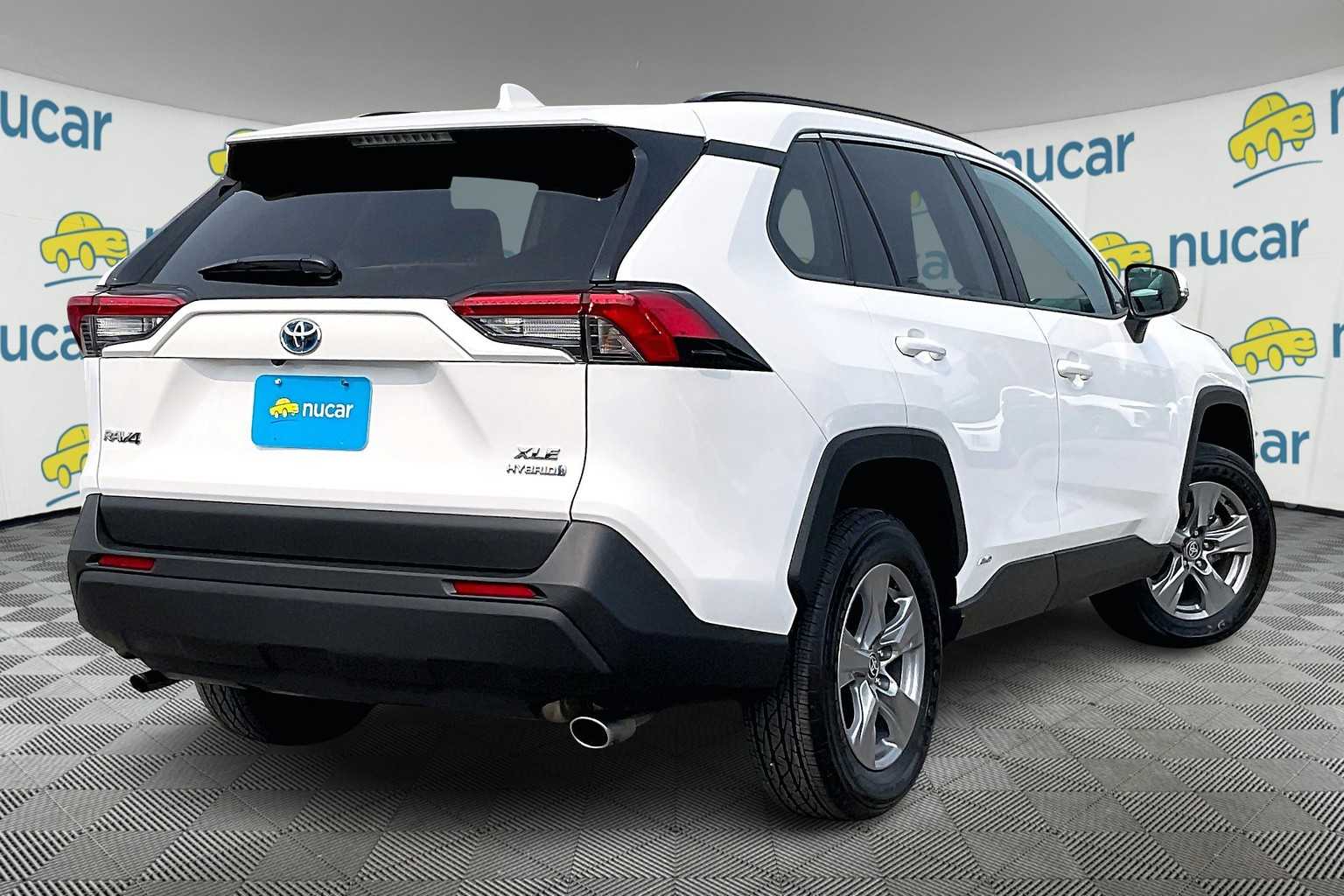 2024 Toyota RAV4 Hybrid XLE - Photo 6