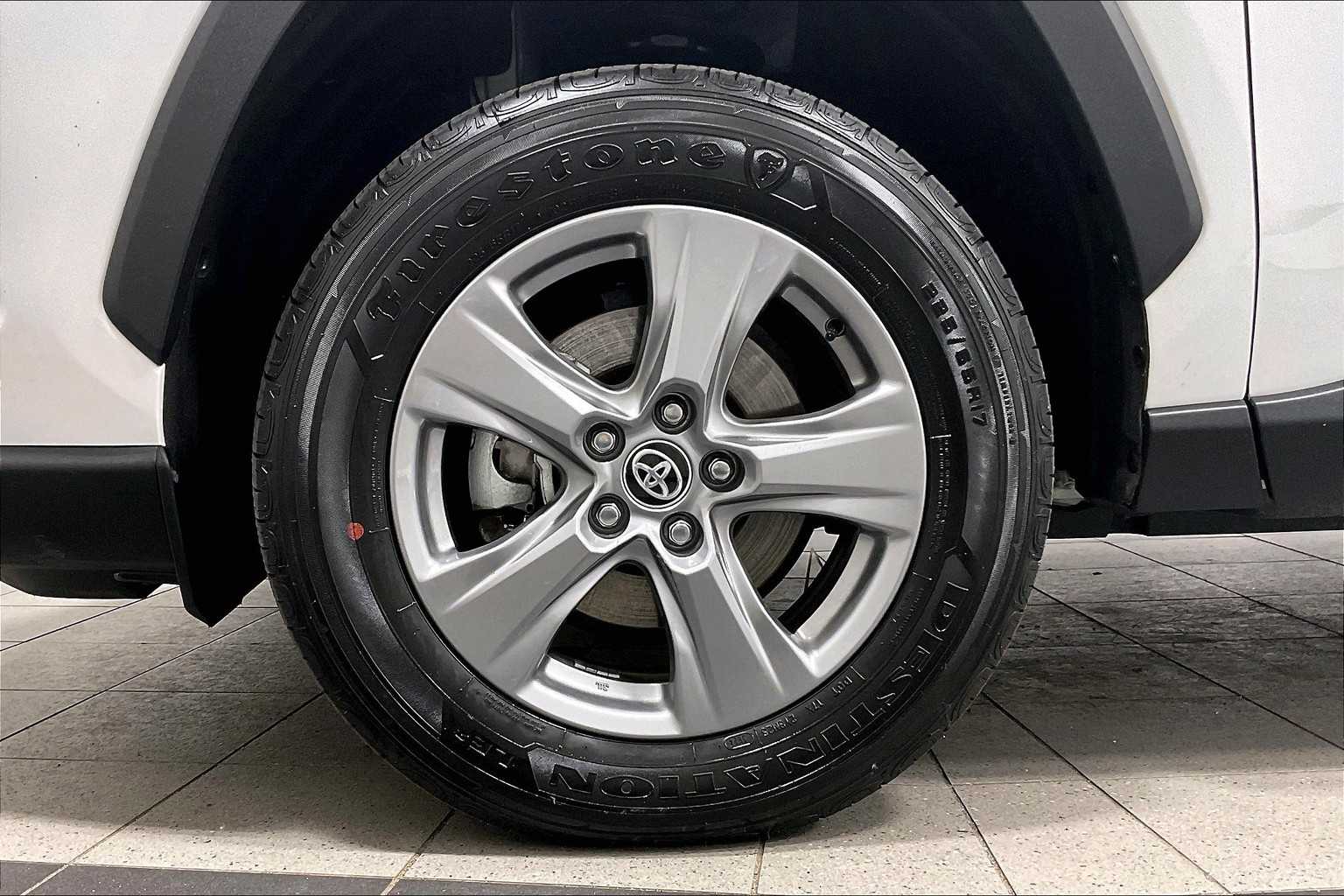2024 Toyota RAV4 Hybrid XLE - Photo 7