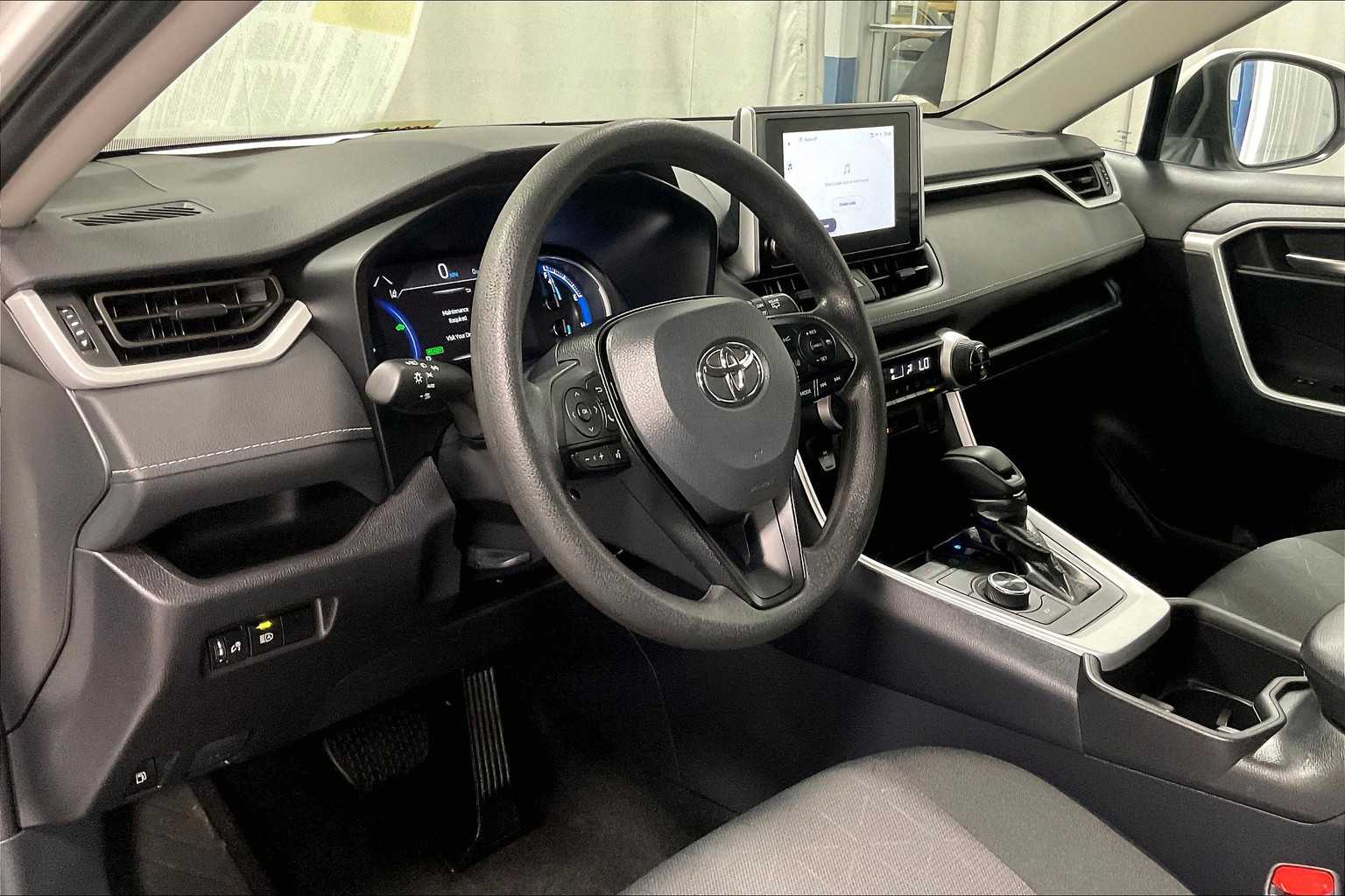 2024 Toyota RAV4 Hybrid XLE - Photo 8