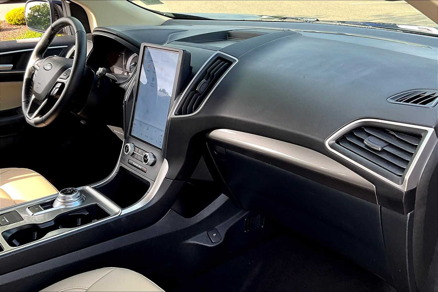 2023 Ford Edge SEL - Photo 12