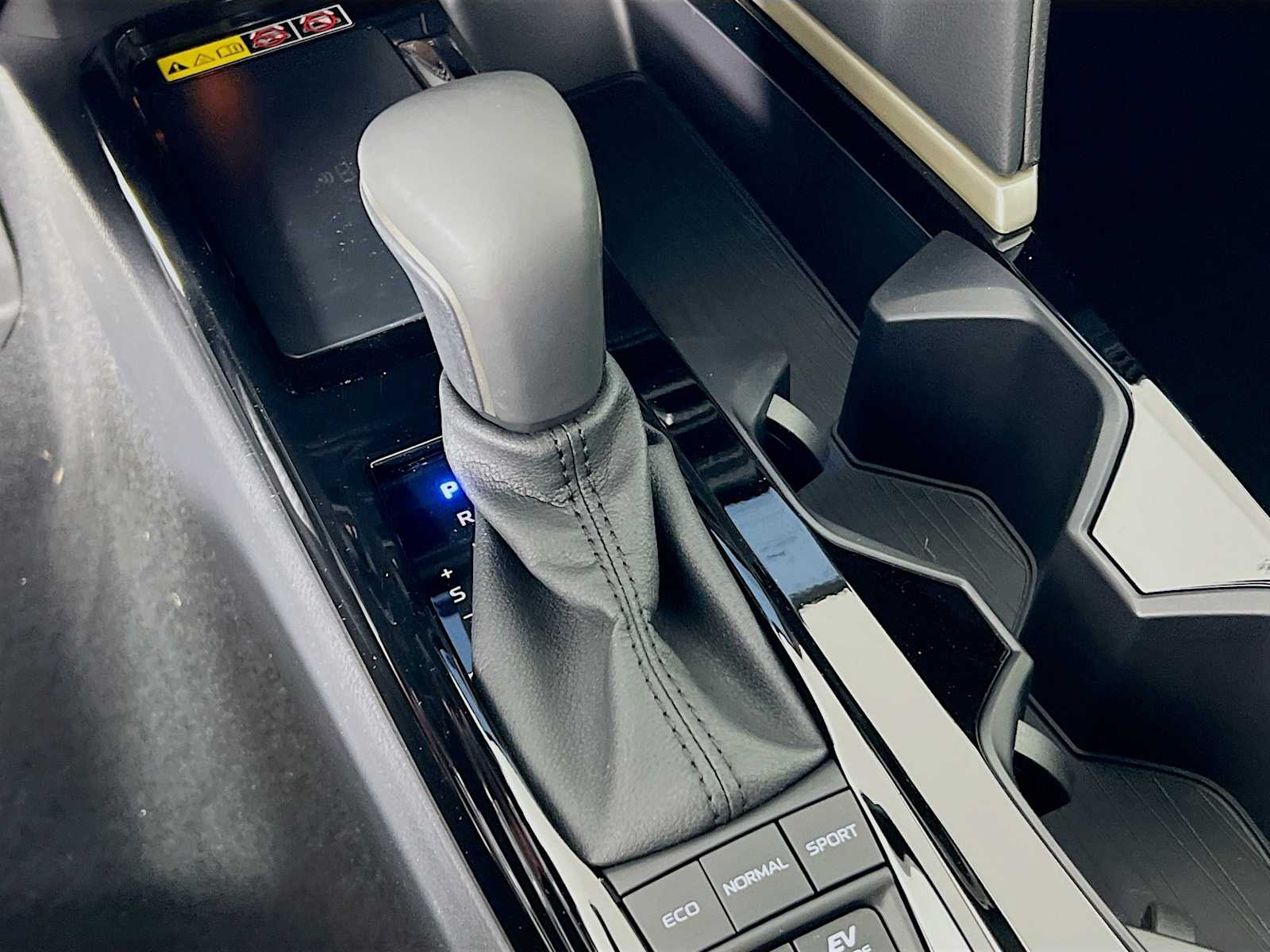 2025 Toyota Camry XSE - Photo 11