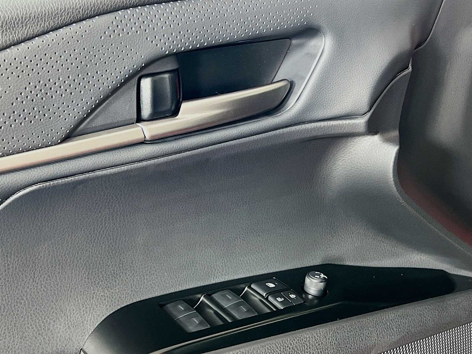 2025 Toyota Camry XSE - Photo 16