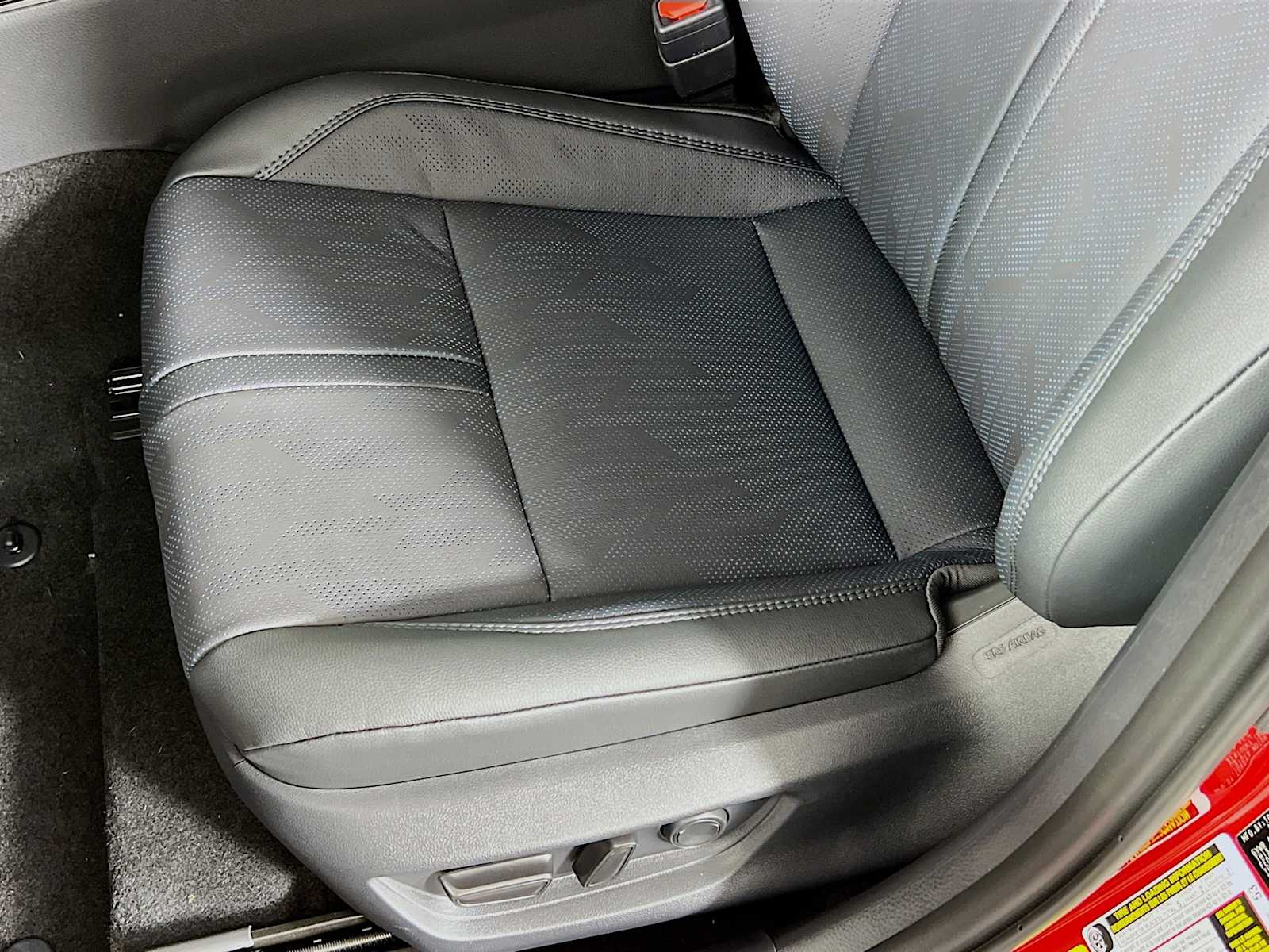 2025 Toyota Camry XSE - Photo 17