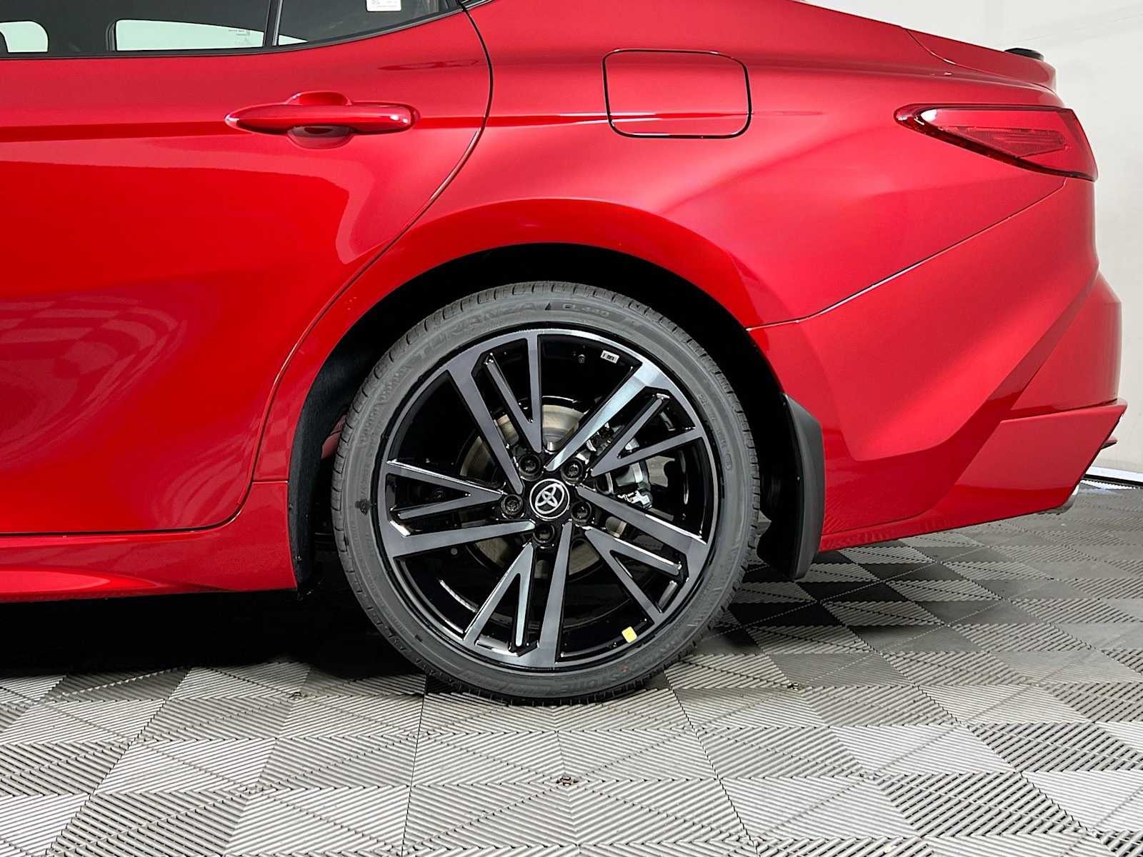 2025 Toyota Camry XSE - Photo 19