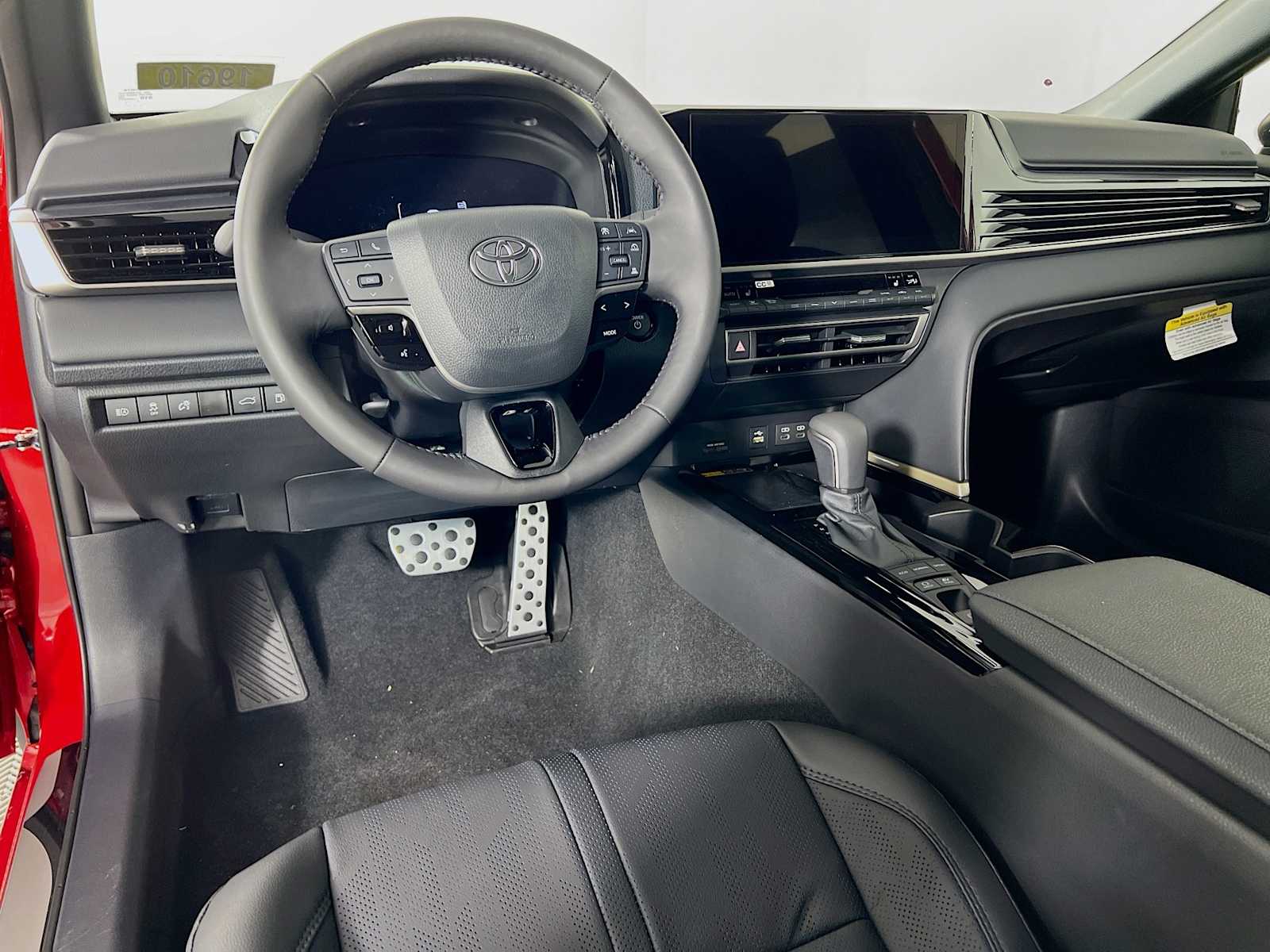 2025 Toyota Camry XSE - Photo 6