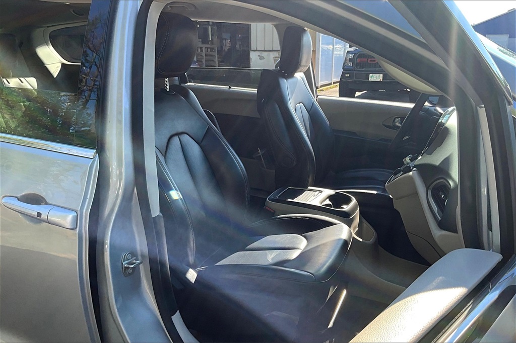 2023 Chrysler Pacifica Touring L - Photo 11