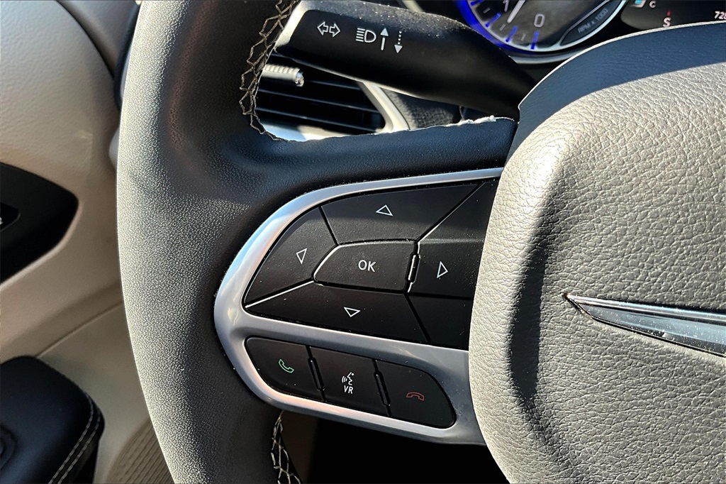 2023 Chrysler Pacifica Touring L - Photo 24