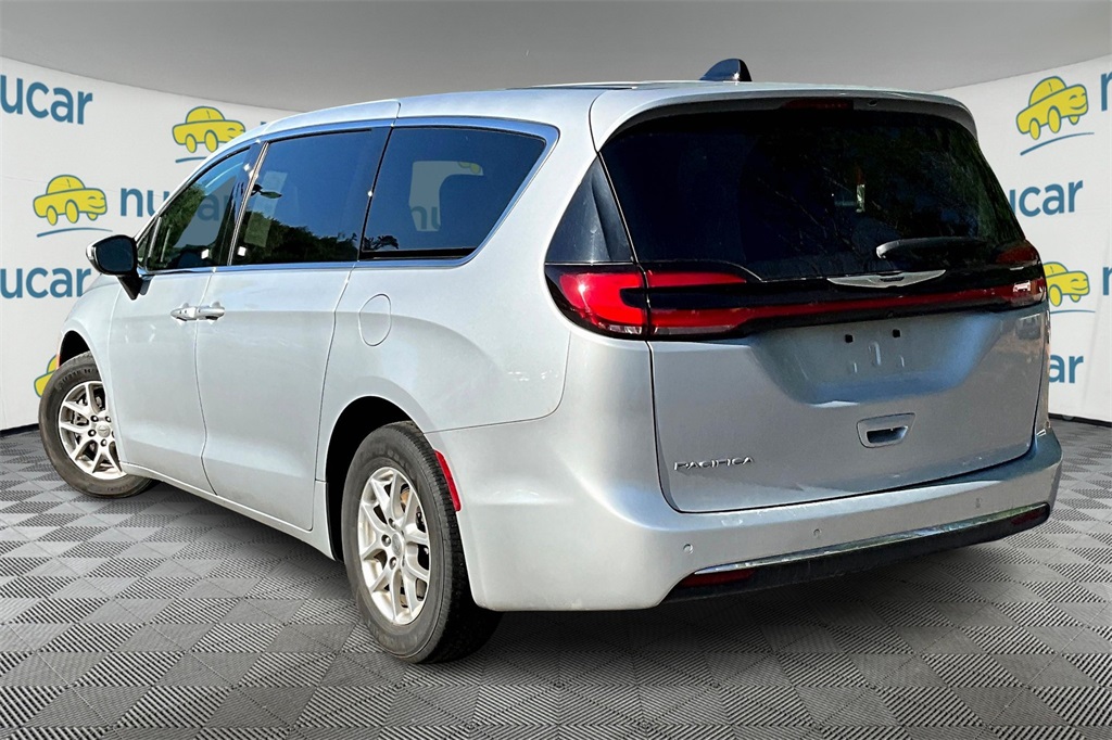 2023 Chrysler Pacifica Touring L - Photo 4