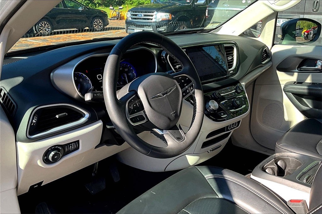 2023 Chrysler Pacifica Touring L - Photo 8