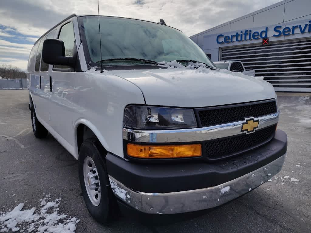 2025 Chevrolet Express Cargo 2500 photo 3
