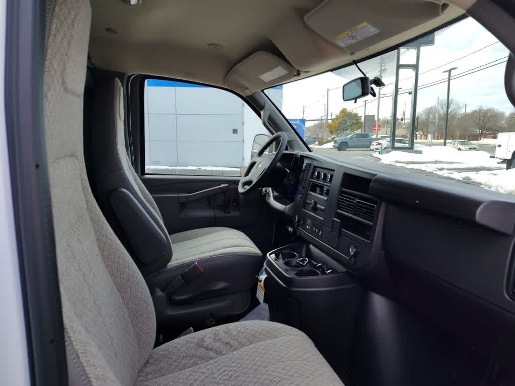 2025 Chevrolet Express  - Photo 15